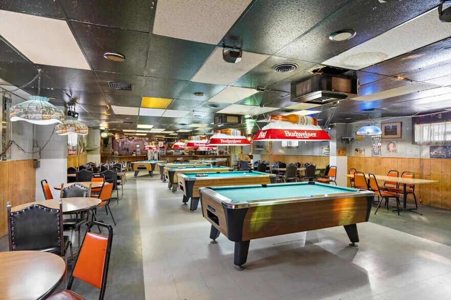 More Photos Of 2106 E 4th Ave, Hutchinson Storefront For Sale