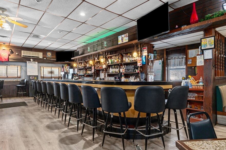 More Photos Of 344 Bowen St, Oshkosh Restaurant For Sale