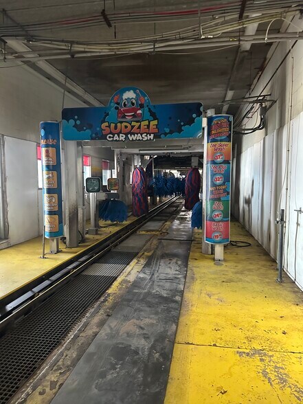 More Photos Of 1381 8th St S, Wisconsin Rapids Carwash For Sale