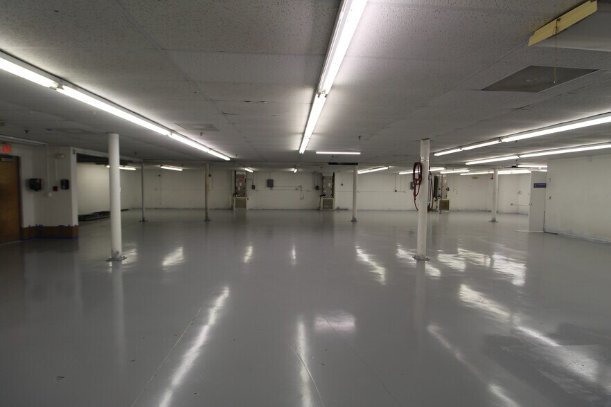 More Photos Of 2310 Whitfield Park Ave, Sarasota Warehouse For Sale