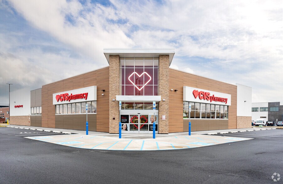 Primary Photo Of 18-40 Goldsborough Dr, Bayonne Storefront For Lease