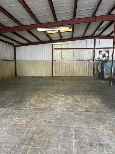 More Photos Of 13311 60th St N, Clearwater Manufacturing For Lease