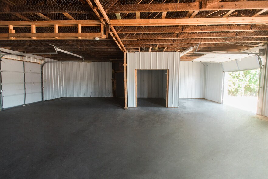 More Photos Of 241 S Park St, Tupelo Unknown For Lease