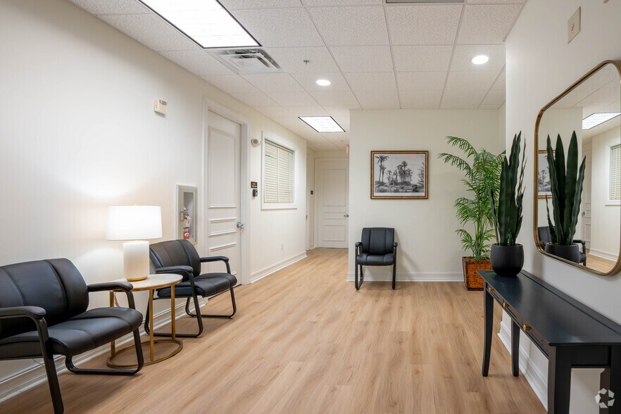 More Photos Of 5621 Strand Blvd, Naples Unknown For Lease