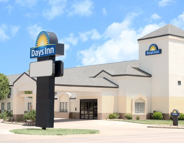 Primary Photo Of 405 E Pancake Blvd, Liberal Hotel For Sale