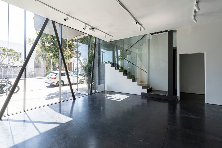 More Photos Of 1511 Abbot Kinney Blvd, Venice Storefront Retail Residential For Lease
