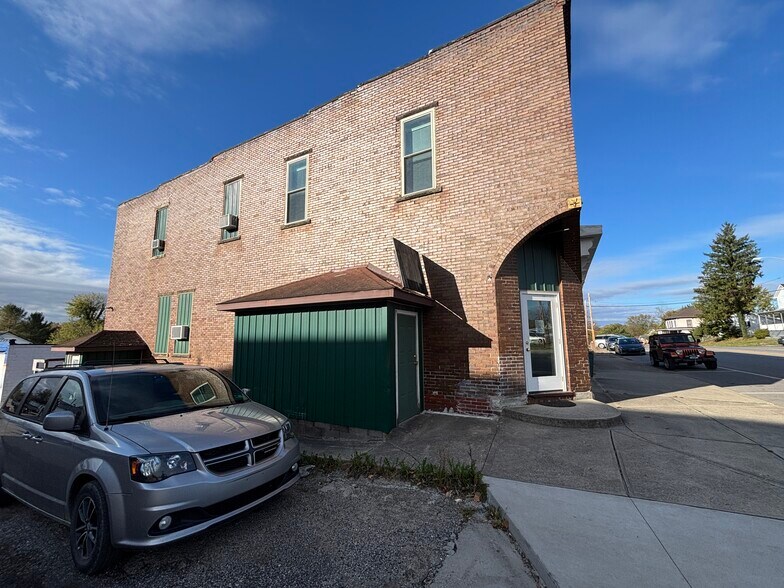 More Photos Of 206 W Main St, Mc Arthur Flex For Sale