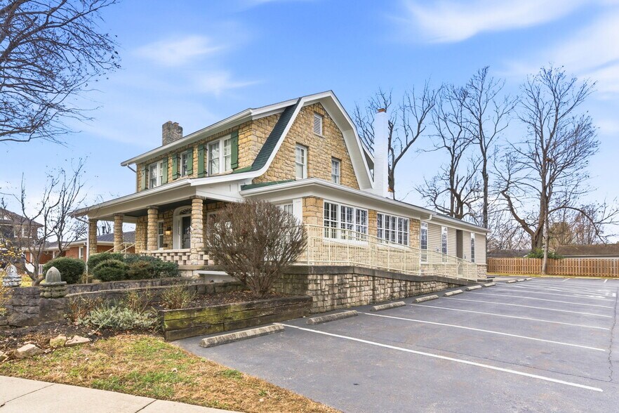 More Photos Of 3208 College Dr, Louisville Office For Sale