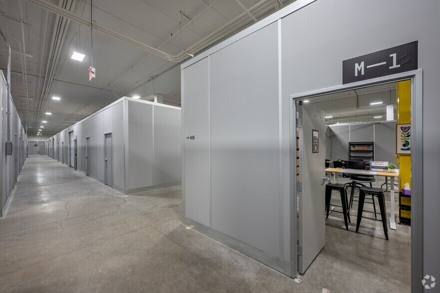 More Photos Of 4440 W Round Lake Rd, Arden Hills Warehouse For Lease