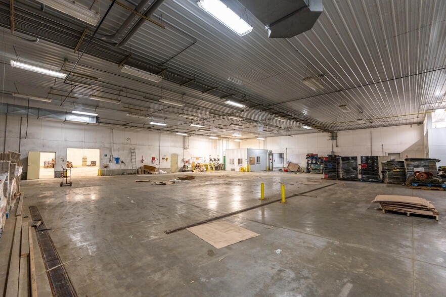 More Photos Of 2280 Deerfield Ave N, Dalton Industrial For Sale