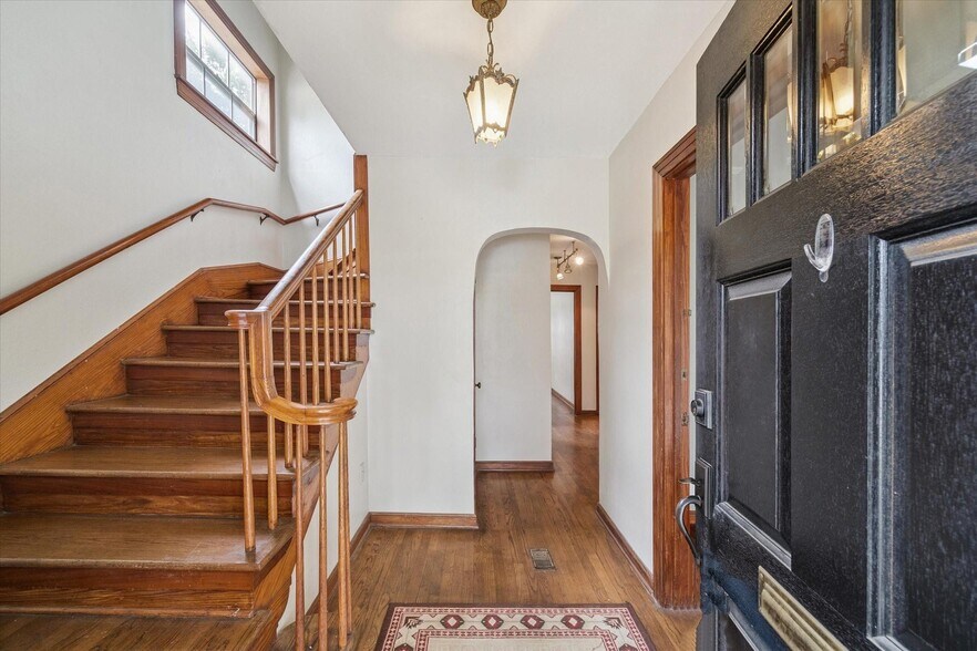 More Photos Of 510 E Main St, Humble Office For Sale