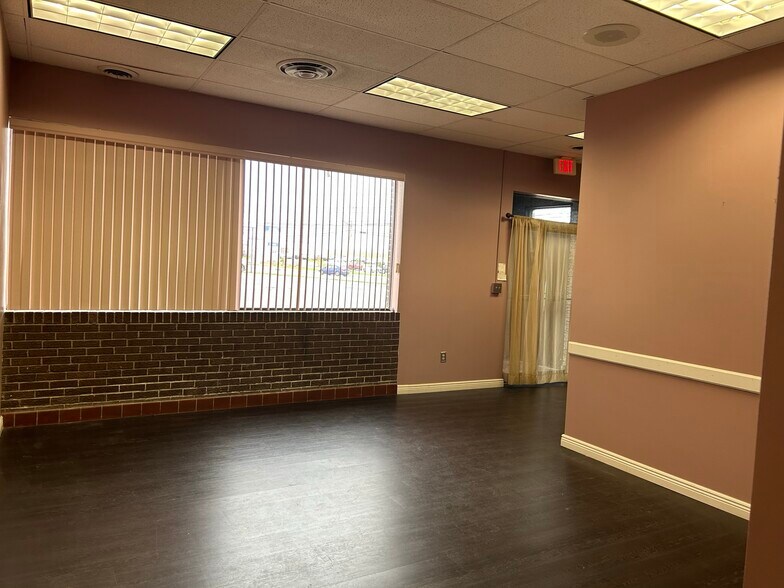 More Photos Of 10158 Niagara Falls Blvd, Niagara Falls Storefront Retail Office For Sale
