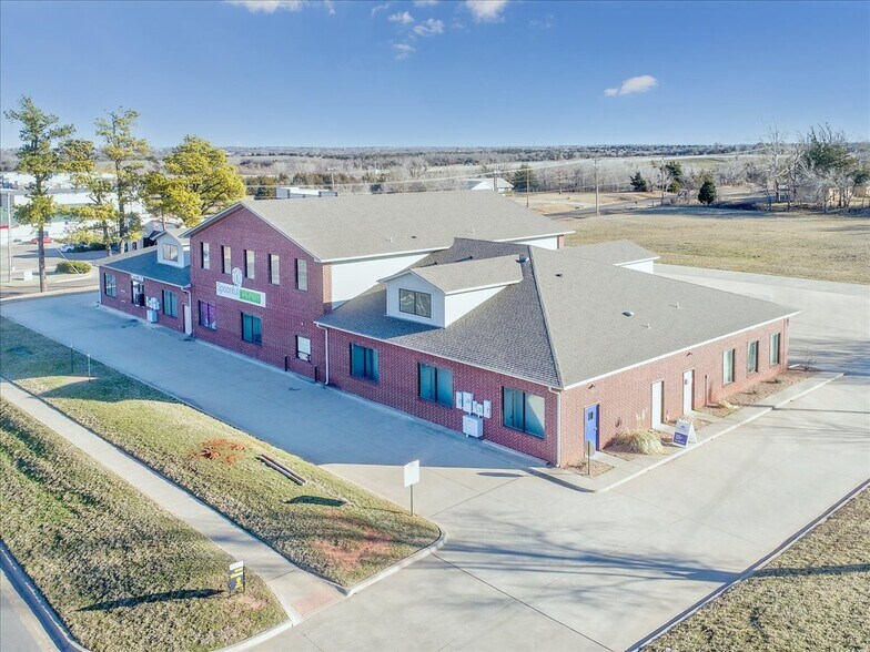 More Photos Of 2230 S Division St, Guthrie Storefront Retail Office For Lease