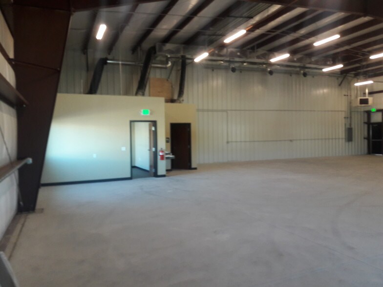 More Photos Of 7363 McClain Pt, Colorado Springs Warehouse For Lease