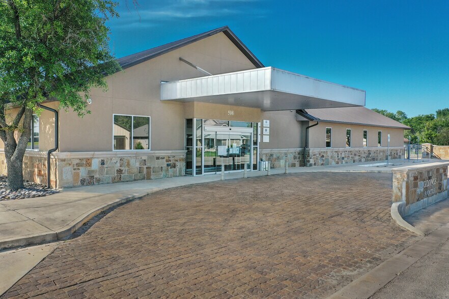 More Photos Of 598 Cactus St, Giddings Medical For Lease