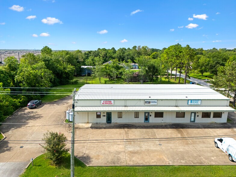 More Photos Of 8019 FM 517 Rd W, Dickinson Showroom For Lease