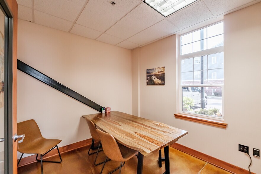 More Photos Of 321 E 1st Ave, Albany Office Residential For Lease