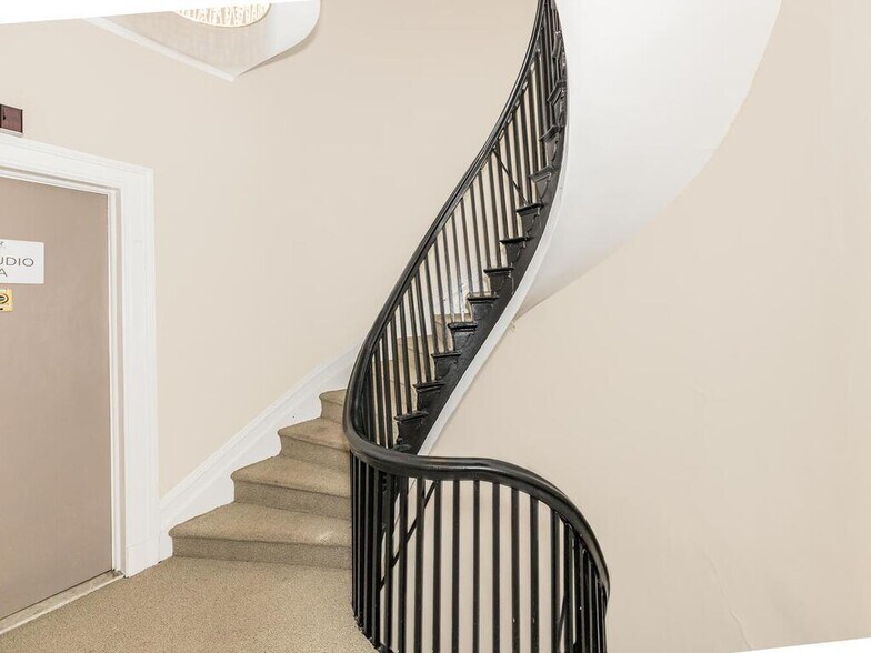 More Photos Of 113 E 39th St, New York Apartments For Sale