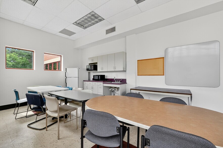 More Photos Of 1240 New Scotland Rd, Slingerlands Medical For Lease