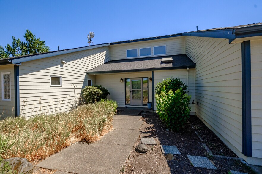 More Photos Of 10845 Brateng Rd, Monmouth Winery Vineyard For Sale