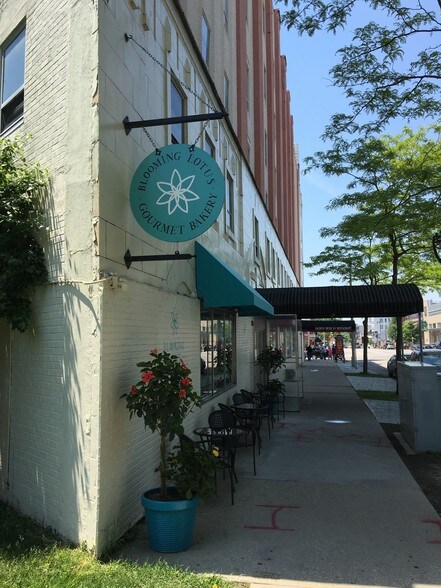 More Photos Of 2252-2266 N Prospect Ave, Milwaukee Office For Sale