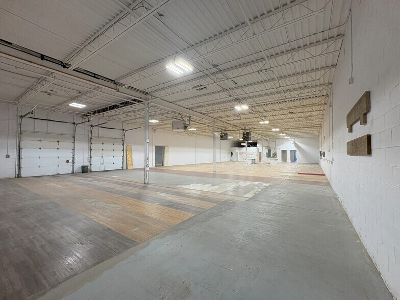 More Photos Of 2710 Lancaster Rd, Ottawa Warehouse For Sale