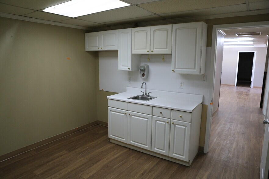 More Photos Of 706 Knickerbocker Rd, San Angelo Manufacturing For Lease