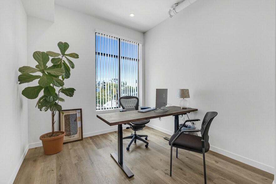 More Photos Of 752 W 19th St, Costa Mesa Loft Creative Space For Sale