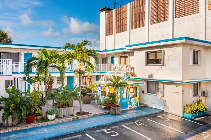 More Photos Of 322 Nevada St, Hollywood Hotel For Sale