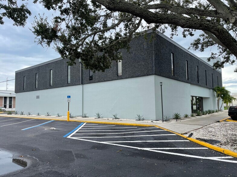 More Photos Of 2170 Rainbow Dr, Clearwater Office For Lease