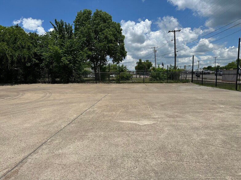 More Photos Of 1705 N Main St, Cleburne Auto Dealership For Sale