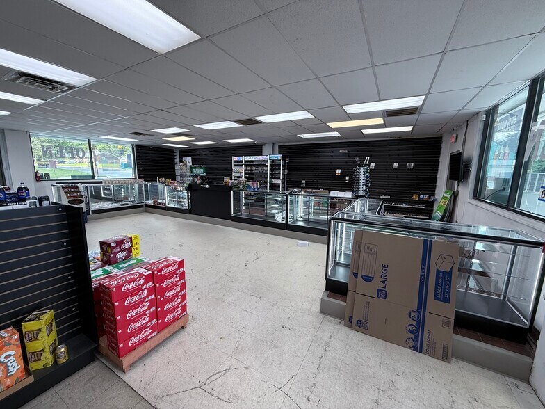 More Photos Of 6861 S Highland Blvd, Grifton General Retail For Lease
