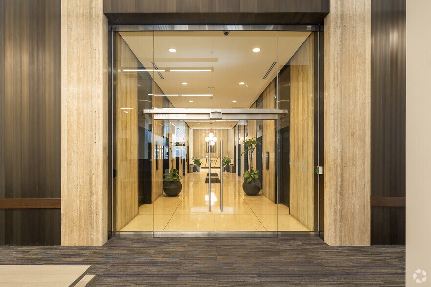 More Photos Of 200 N Saint Clair St, Toledo Office Residential For Lease