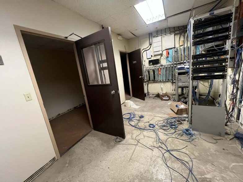 More Photos Of 2533-2541 Rulon White Blvd, Ogden Manufacturing For Lease