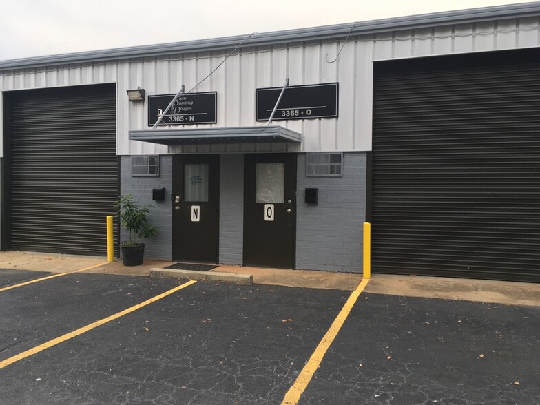 More Photos Of 3365-3367 W Hospital Ave, Chamblee Light Distribution For Lease