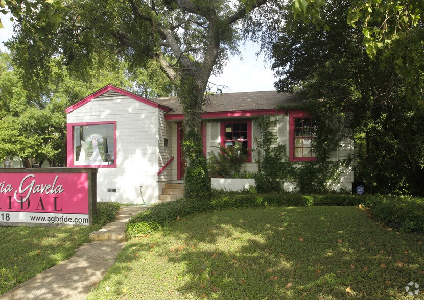 Primary Photo Of 3704 Crawford St, Austin Freestanding For Lease