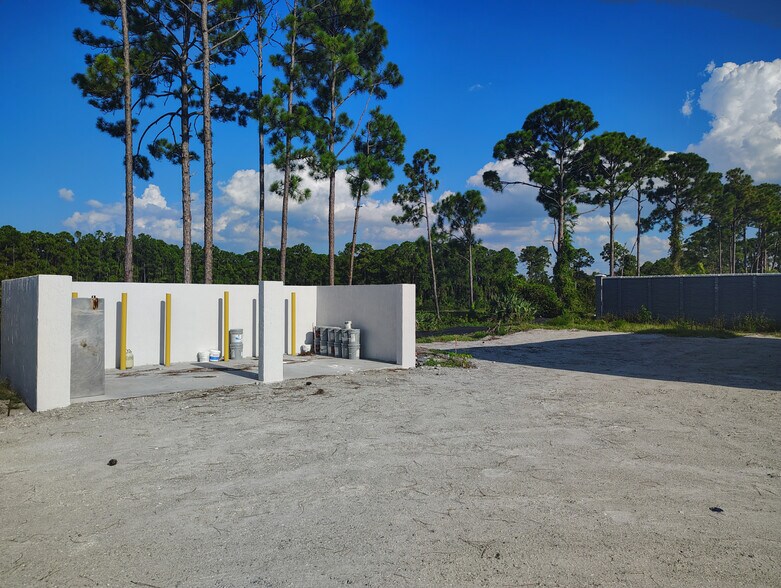 More Photos Of 2095 Commerce Lakes Dr, Port Saint Lucie Warehouse For Sale