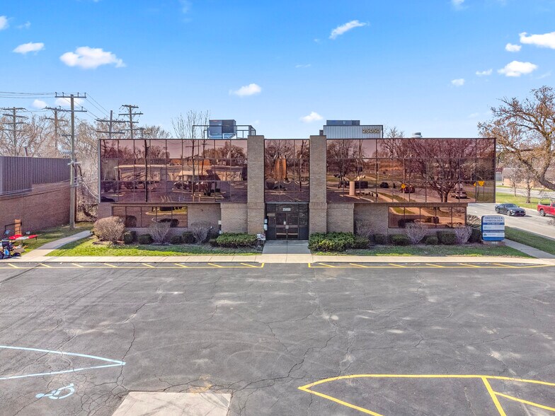 More Photos Of 25050 Outer Dr, Lincoln Park Office For Lease