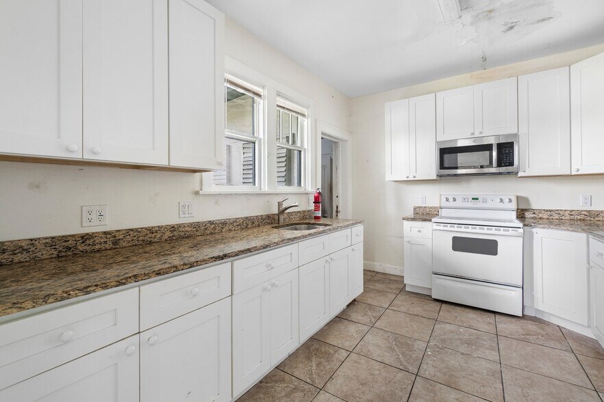 More Photos Of 402 N Federal Hwy, Lake Worth Apartments For Sale