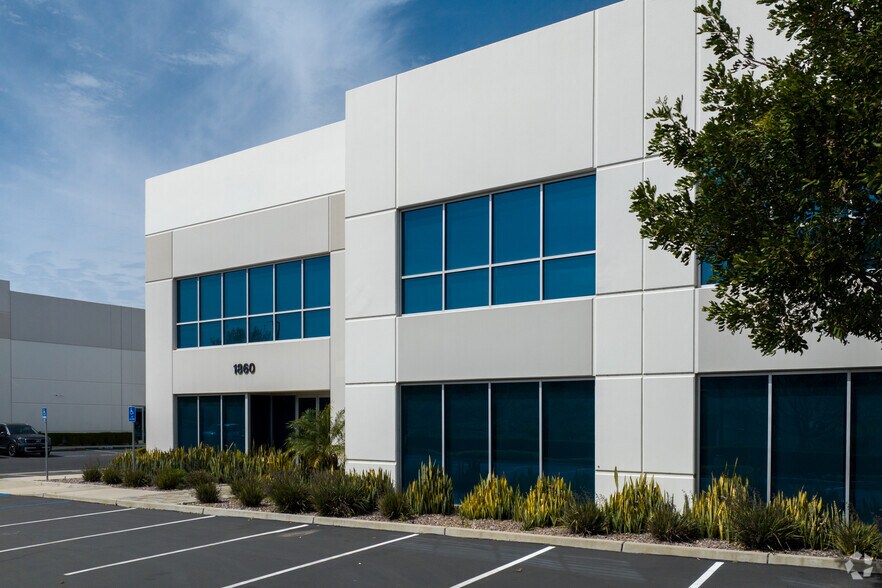 More Photos Of 1860 Compton Ave, Corona Office For Lease