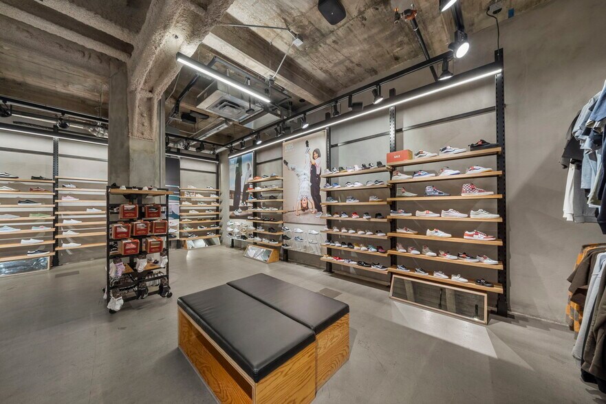 More Photos Of 808 S Broadway, Los Angeles Office For Lease