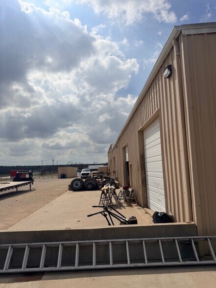 More Photos Of 413 Lee Rd, Mineral Wells Warehouse For Sale