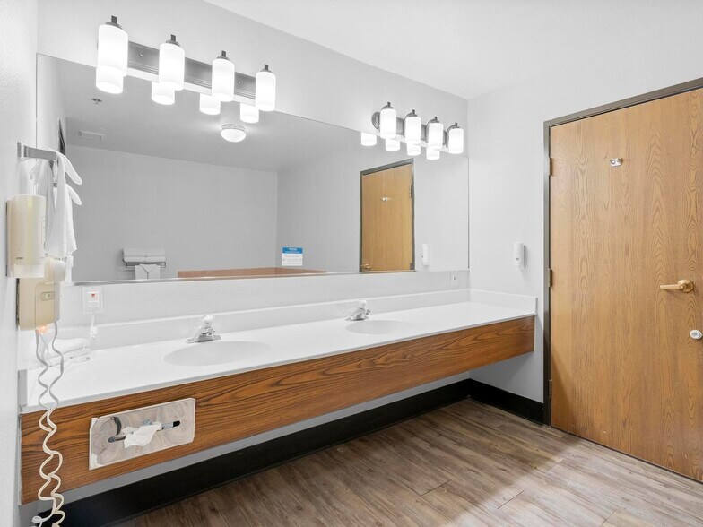 More Photos Of 815 E Hwy 89, Kanab Hotel For Sale