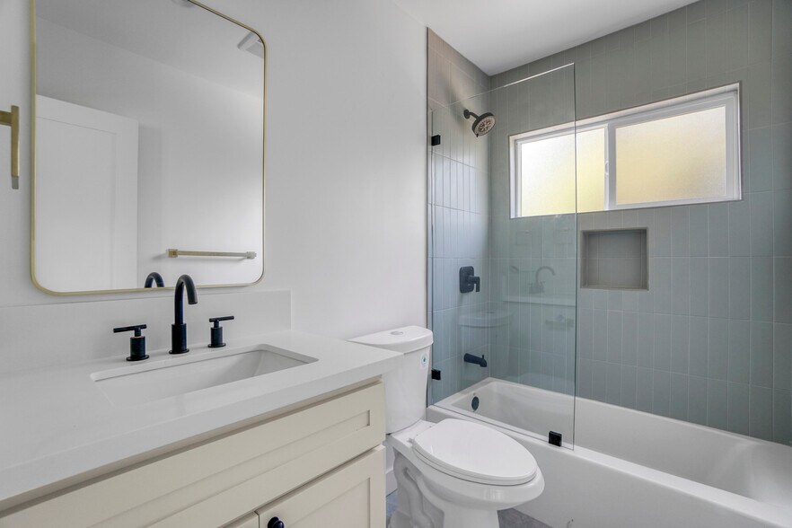 More Photos Of 559 Sunset Ave, Venice Apartments For Sale