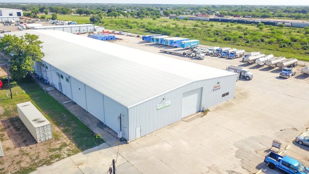 More Photos Of 808 Bob White Rd, Victoria Warehouse For Sale