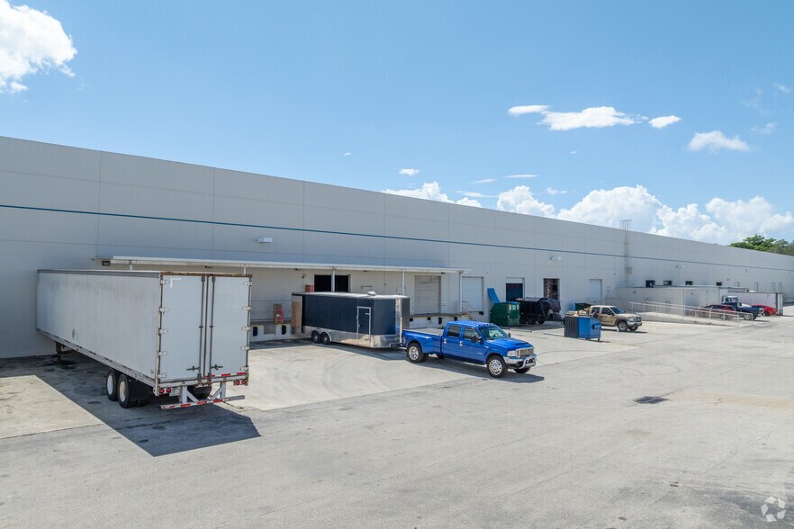 More Photos Of 3201-3237 Commerce Pky, Miramar Warehouse For Lease