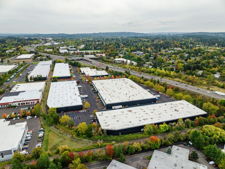 More Photos Of 11035 SW 11th St, Beaverton Distribution For Lease