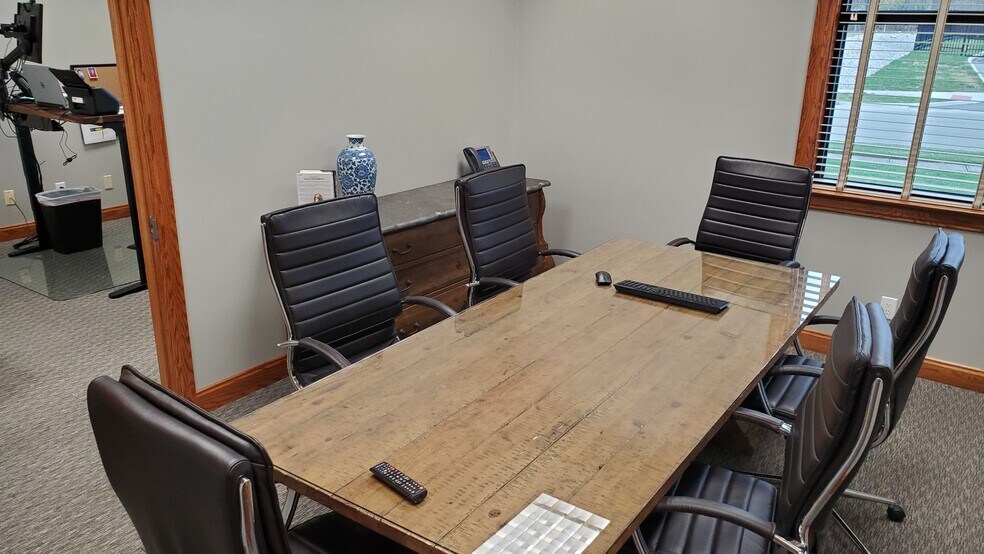 More Photos Of 75 Harbert Dr, Dayton Office For Lease