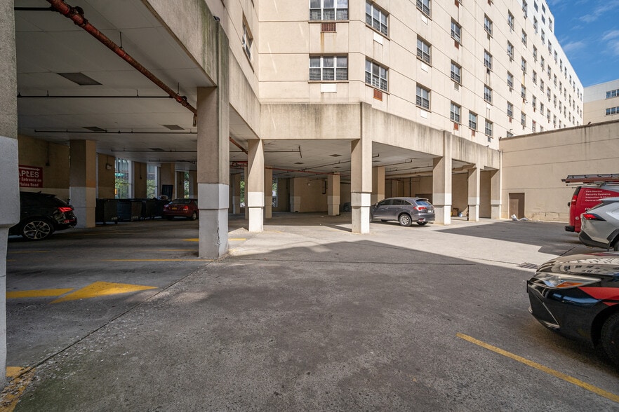 More Photos Of 2040-2060 White Plains Rd, Bronx Apartments For Lease