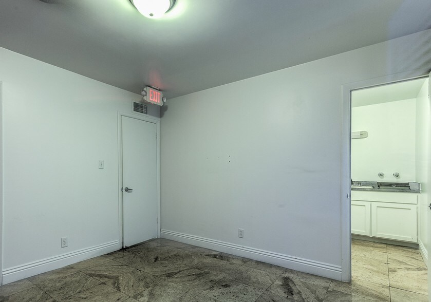 More Photos Of 100 S Jones Blvd, Las Vegas Office For Lease